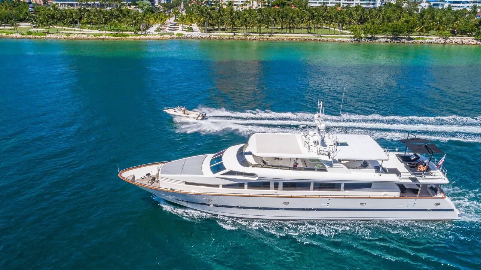 Yacht Rental Miami 110 HORIZON 033 165b0a39