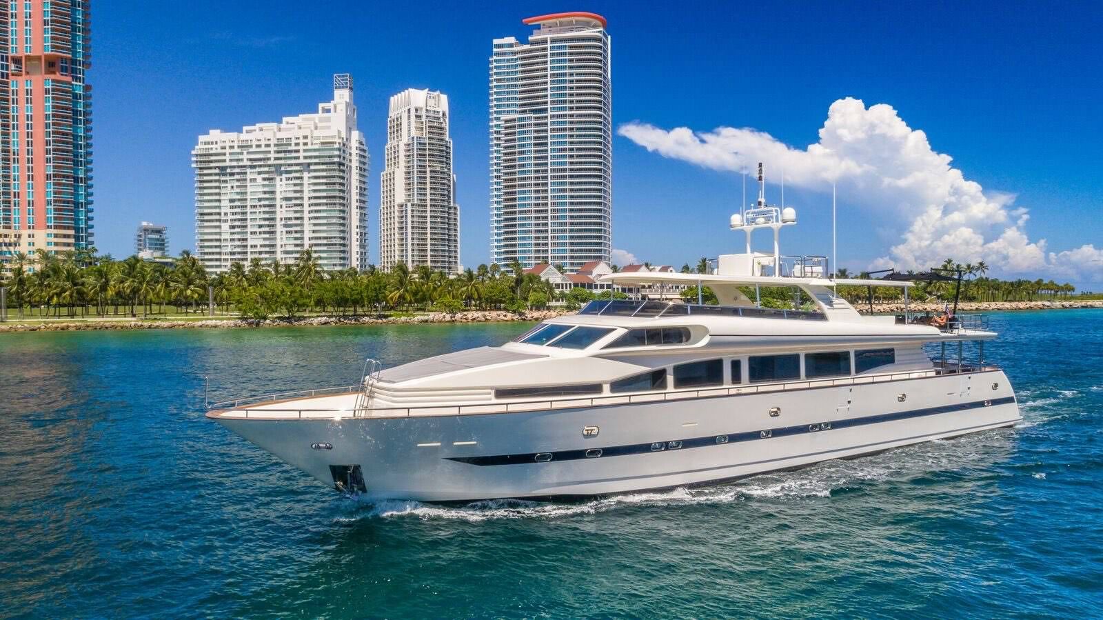 Yacht Rental Miami 110 HORIZON 003 43b4d541
