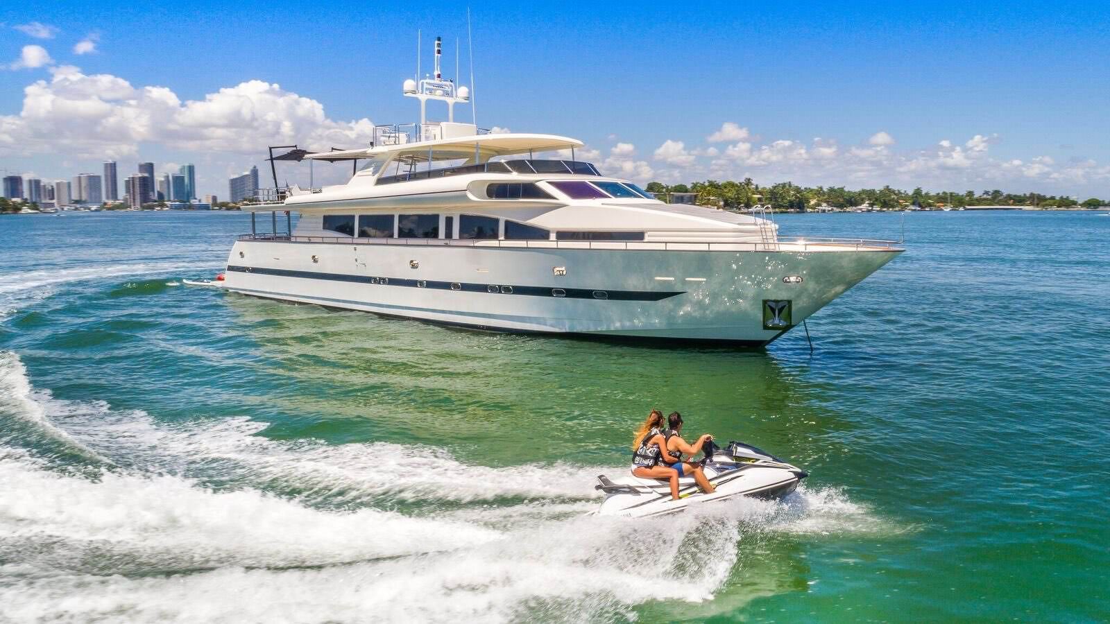 Yacht Rental Miami 110 HORIZON 002 1 6c2308b3
