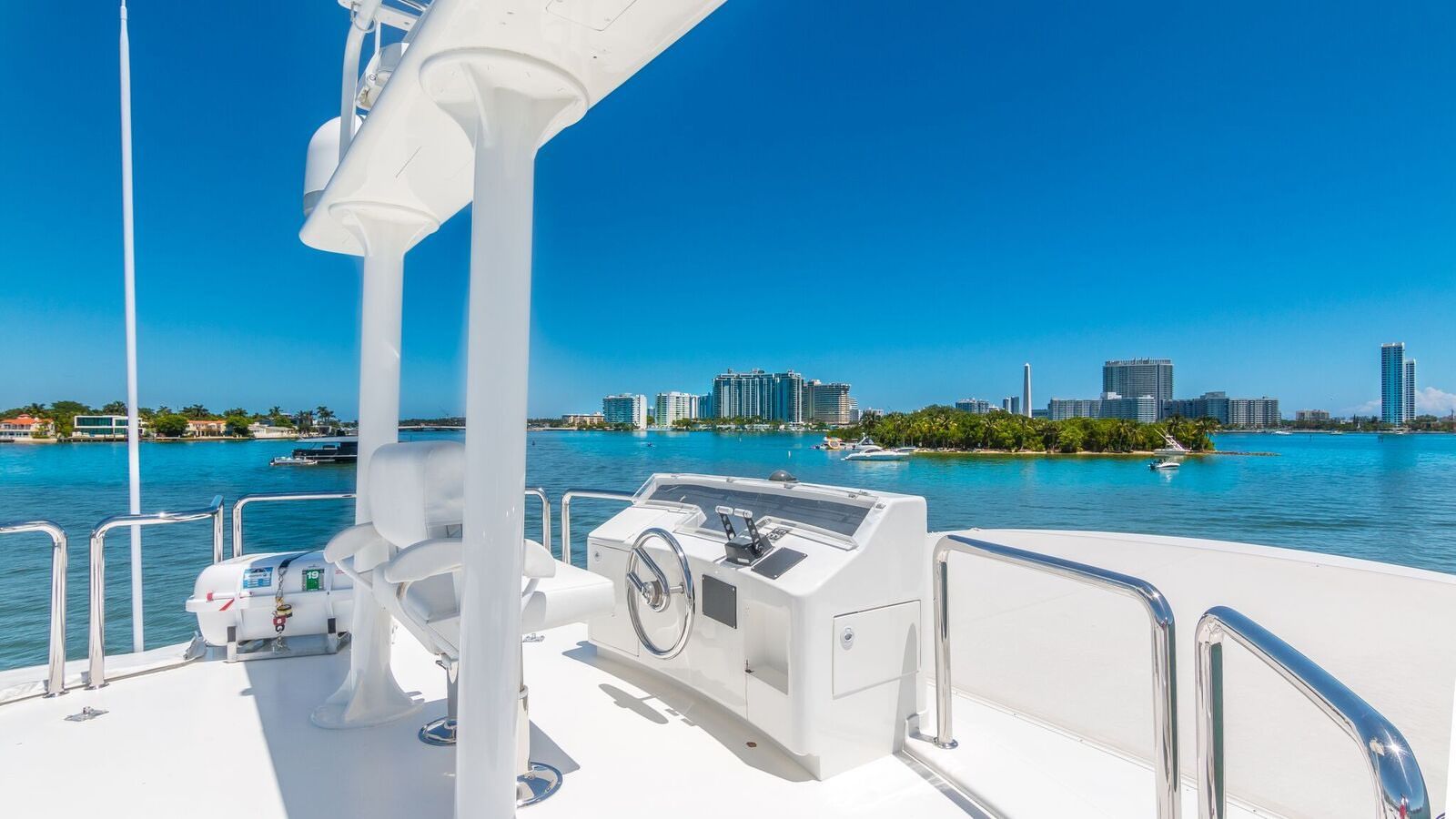 Yacht Rental Miami 110 HORIZON 046 8e3bf7c4