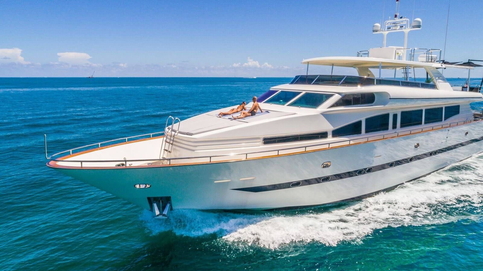 Yacht Rental Miami 110 HORIZON 001 9d62aea5