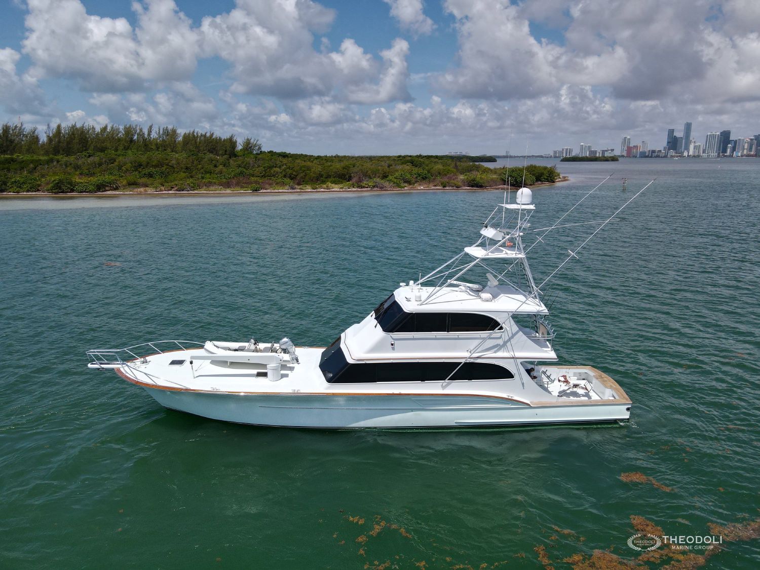 2000 buddy davis 78 enclosed sport fisherman 001 1 baccad0e